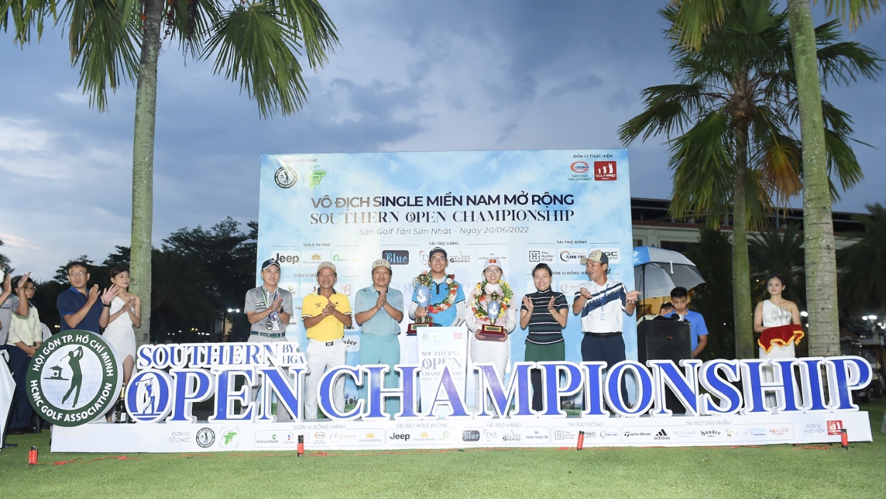 Khánh Hưng và Khuê Minh vô địch giải Single miền Nam Mở rộng